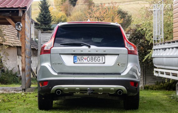 Volvo XC60 D3 AWD Ocean Race, 120kW (2011) / AJ NA SPLÁTKY / PROTIÚČET / 2011 stříbrná metalíza