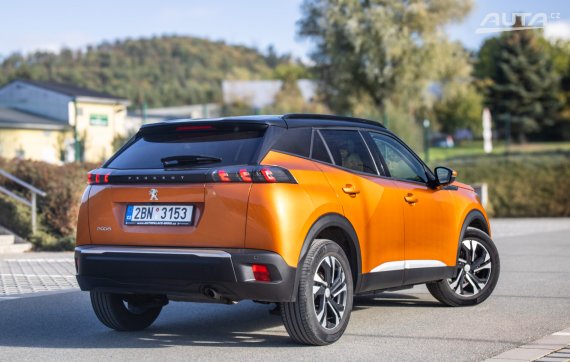 Peugeot 2008 Allure 2021 74kW 2021 oranžová