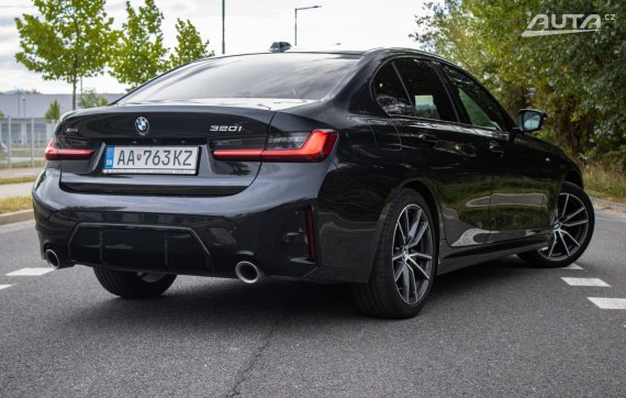 BMW Rad 3 320i xDrive M packet A/T, 135kW, A8, 4d. / AJ NA SPLÁTKY / PROTIÚČET / 2023 černá