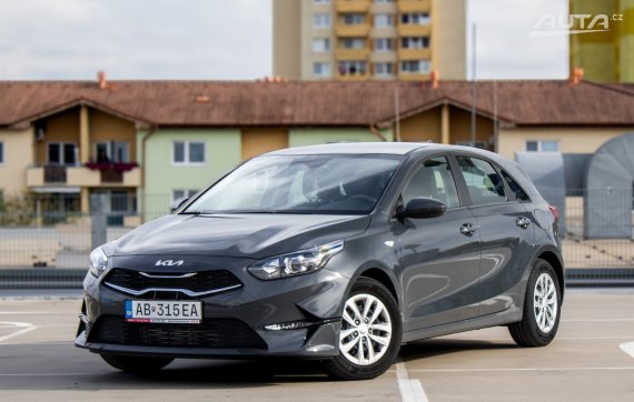 Kia Ceed 1.5 T-GDi Silver 7-DCT / 103kW / A7 / ZÁRUKA / AJ NA SPLÁTKY / PROTIÚČET 2026 - hlavní pohled
