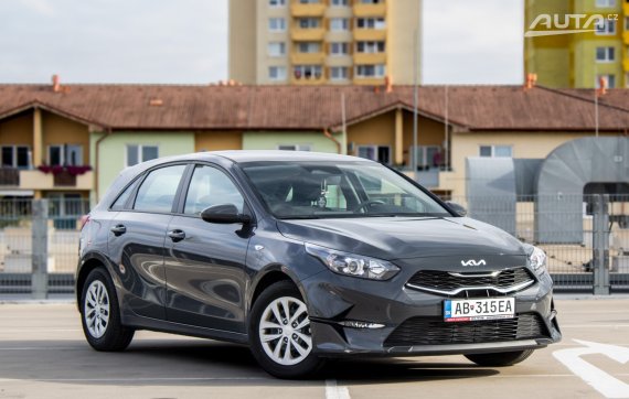 Kia Ceed 1.5 T-GDi Silver 7-DCT / 103kW / A7 / ZÁRUKA / AJ NA SPLÁTKY / PROTIÚČET 2026 šedá