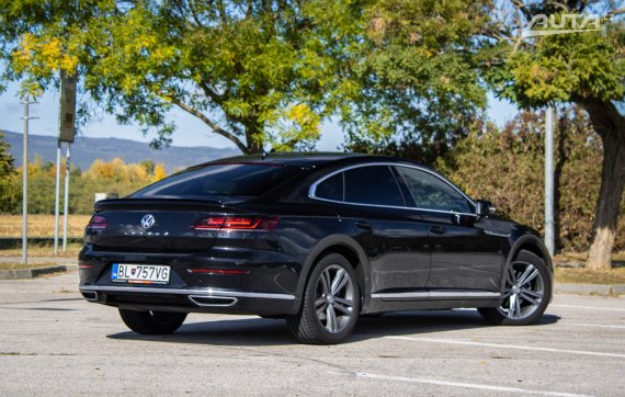 Volkswagen Arteon 2.0 TDI SCR BMT R-Line DSG, 110 kW, A7 / AJ NA SPLÁTKY / PROTIÚČET / 2019 černá