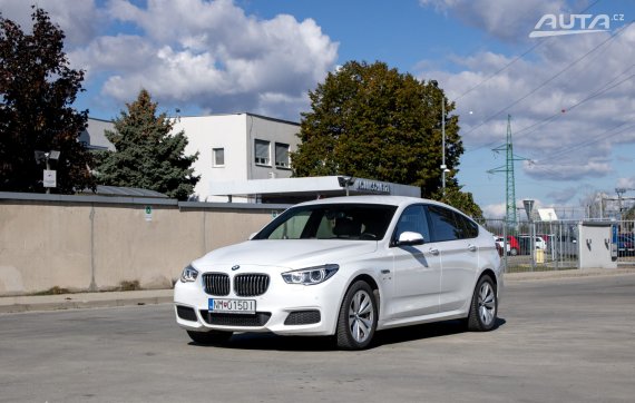 BMW Rad 5 GT F07 530d xDrive M Sport / 190kW / A8 / ZÁRUKA / AJ NA SPLÁTKY / PROTIÚČET 2015 bílá