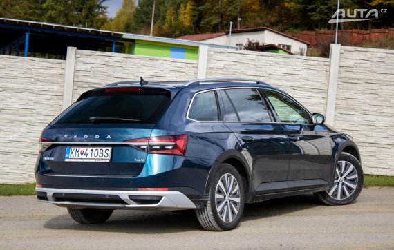 Škoda Superb Combi 2.0 TDI Scout 4x4 DSG / 140kW / A7 / ZÁRUKA / AJ NA SPLÁTKY / PROTIÚČET 2019 modrá