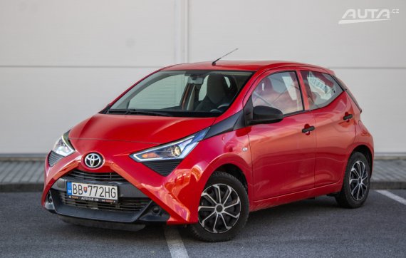 Toyota Aygo 1.0 VVT-i 53kW MT/5 2021 / AJ NA SPLÁTKY / PROTIÚČET 2021 - hlavní pohled
