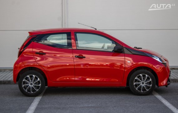Toyota Aygo 1.0 VVT-i 53kW MT/5 2021 / AJ NA SPLÁTKY / PROTIÚČET 2021 červená