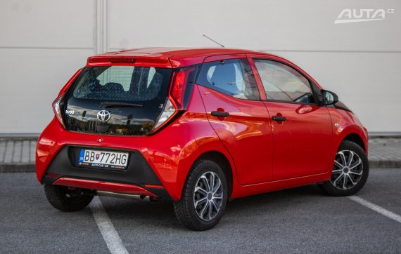 Toyota Aygo 1.0 VVT-i 53kW MT/5 2021 / AJ NA SPLÁTKY / PROTIÚČET 2021 červená