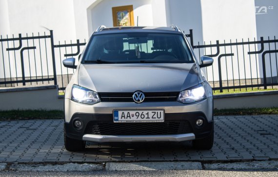Volkswagen Polo Cross 1.2 TSI Comfortline, 66kW (2014) / AJ NA SPLÁTKY / PROTIÚČET / 2014 stříbrná metalíza