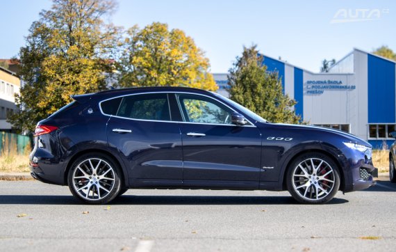 Maserati Levante S GranSport / 316kW / A8 / ZÁRUKA / AJ NA SPLÁTKY / PROTIÚČET 2017 modrá