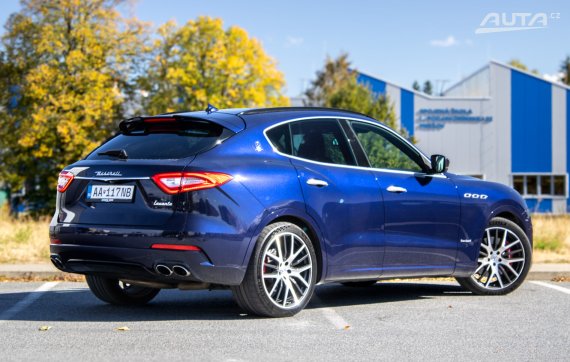 Maserati Levante S GranSport / 316kW / A8 / ZÁRUKA / AJ NA SPLÁTKY / PROTIÚČET 2017 modrá