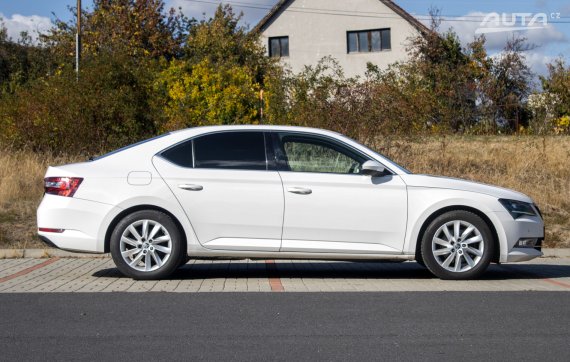 Škoda Superb 2.0 TDI Business 4x4 / 110kW / M6 / ZÁRUKA / AJ NA SPLÁTKY / PROTIÚČET 2018 bílá