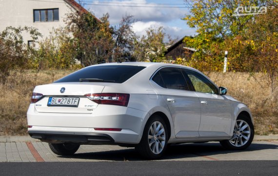 Škoda Superb 2.0 TDI Business 4x4 / 110kW / M6 / ZÁRUKA / AJ NA SPLÁTKY / PROTIÚČET 2018 bílá