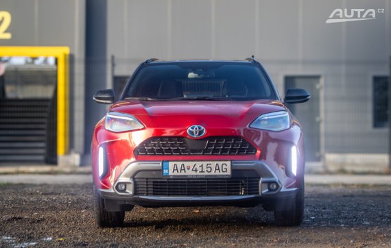 Toyota Yaris Cross 2023 68kW CVT/1 HEV / AJ NA SPLÁTKY / PROTIÚČET 2023 červená