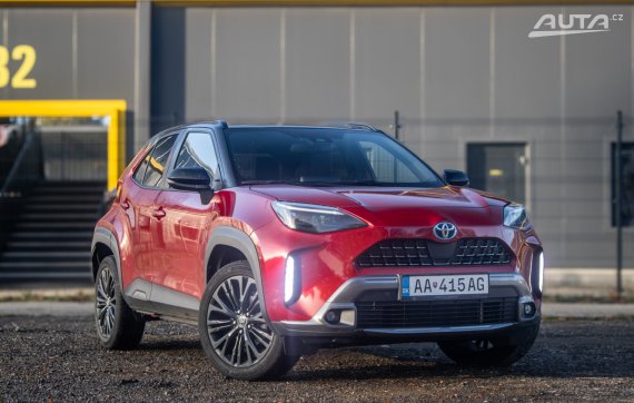Toyota Yaris Cross 2023 68kW CVT/1 HEV / AJ NA SPLÁTKY / PROTIÚČET 2023 červená