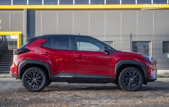 Toyota Yaris Cross 2023 68kW CVT/1 HEV / AJ NA SPLÁTKY / PROTIÚČET 2023 červená