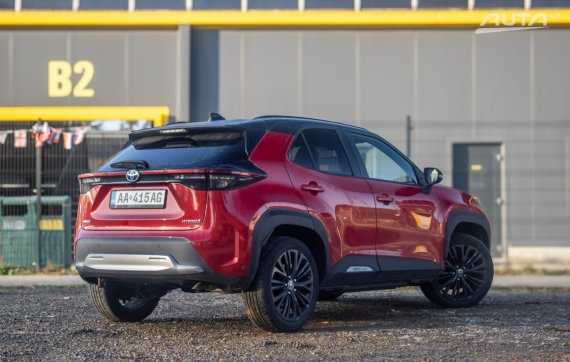 Toyota Yaris Cross 2023 68kW CVT/1 HEV / AJ NA SPLÁTKY / PROTIÚČET 2023 červená