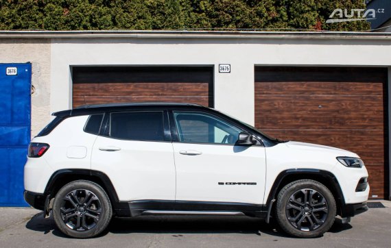 Jeep Compass 1.3 GSE T4 110kW 80th Anniversary / AJ NA SPLÁTKY / PROTIÚČET / 2022 bílá