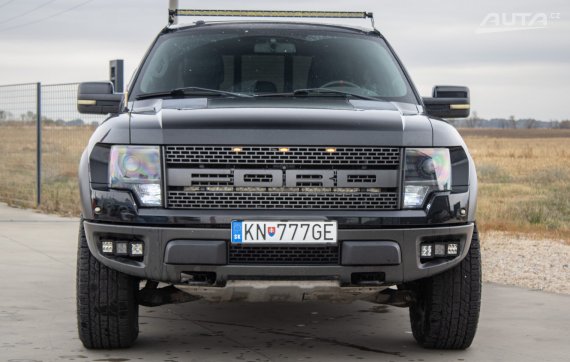 Ford F-150 Raptor SVT 6.2 V8 4x4 SuperCrew, 306kW, A6 / AJ NA SPLÁTKY / PROTIÚČET / 2013 šedá