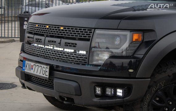 Ford F-150 Raptor SVT 6.2 V8 4x4 SuperCrew, 306kW, A6 / AJ NA SPLÁTKY / PROTIÚČET / 2013 šedá