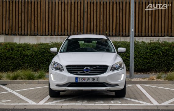 Volvo XC60 D3 Kinetic Geartronic 2015 bílá