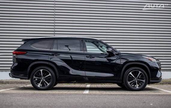 Toyota Highlander 2022 140kW CVT/1 4x4 -7 Miest / AJ NA SPLÁTKY / PROTIÚČET 2022 černá