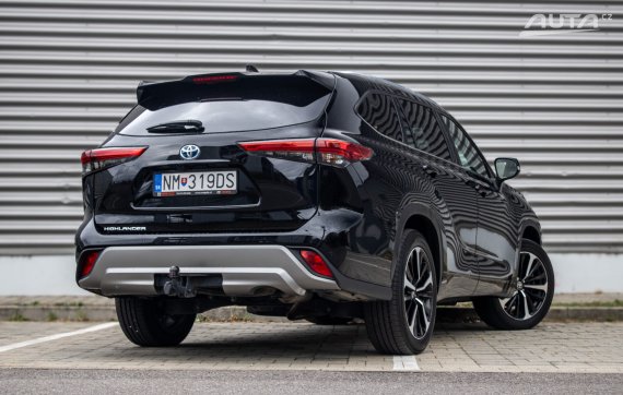 Toyota Highlander 2022 140kW CVT/1 4x4 -7 Miest / AJ NA SPLÁTKY / PROTIÚČET 2022 černá