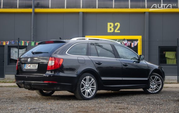 Škoda Superb Combi 2.0 TDI 4x4 Elegance DSG / 103kW / A6 / ZÁRUKA / AJ NA SPLÁTKY / PROTIÚČET 2011 černá