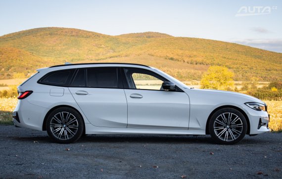BMW Rad 3 Touring 318i  G21 A/T, 115kW, A8 / AJ NA SPLÁTKY / PROTIÚČET / 2021 bílá