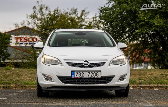 Opel Astra J 1.6 2010 85kW 2010 bílá
