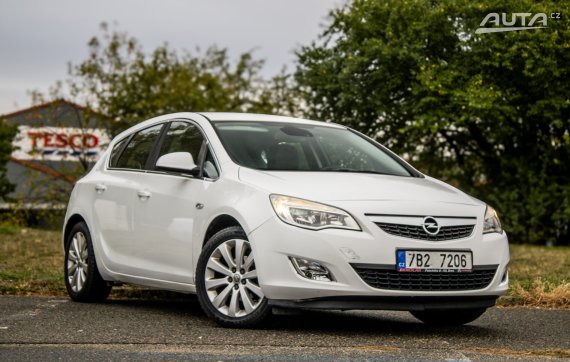 Opel Astra J 1.6 2010 85kW 2010 bílá