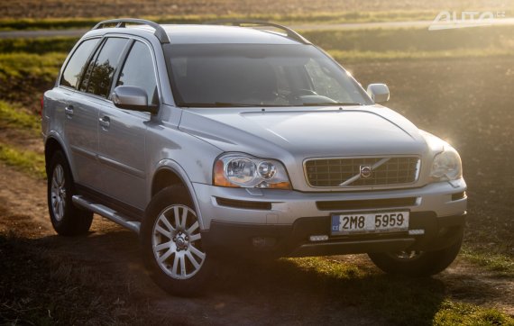 Volvo XC90 D5 AWD N1 2007 135kW 2007 stříbrná metalíza