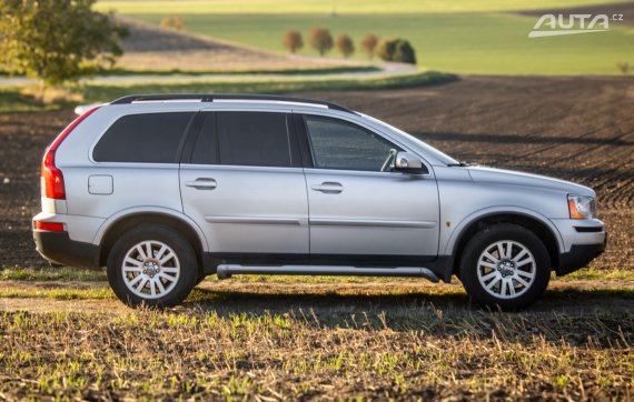 Volvo XC90 D5 AWD N1 2007 135kW 2007 stříbrná metalíza