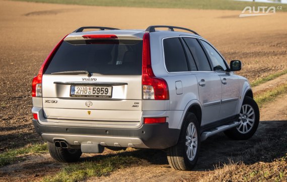 Volvo XC90 D5 AWD N1 2007 135kW 2007 stříbrná metalíza