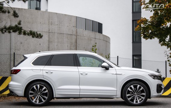 Volkswagen Touareg 3.0 TDI R-Line 210kW Tiptronic 2021 / AJ NA SPLÁTKY / PROTIÚČET 2021 bílá