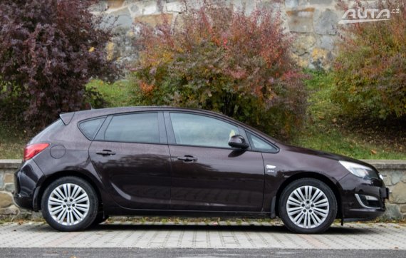 Opel Astra 1.4, 88kW (2013) / AJ NA SPLÁTKY / PROTIÚČET / 2013 hnědá