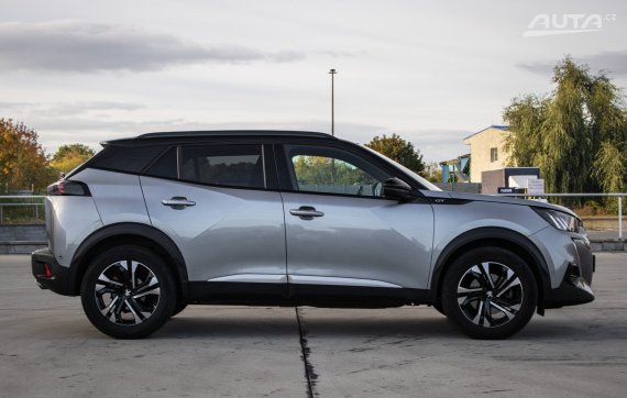 Peugeot 2008 1.5 BlueHDi 130 GT EAT8, 96 kW, A8 / AJ NA SPLÁTKY / PROTIÚČET / 2021 šedá