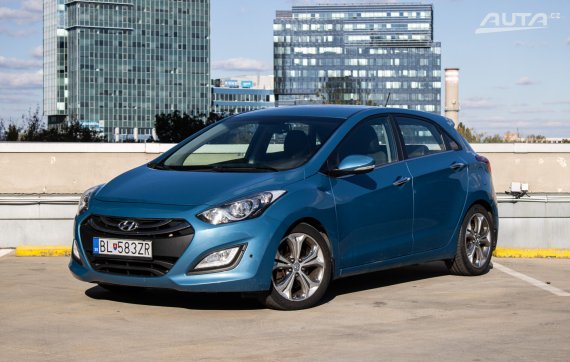 Hyundai i30 1.6 CRDi, 94kW (2012) / AJ NA SPLÁTKY / PROTIÚČET / 2012 - hlavní pohled