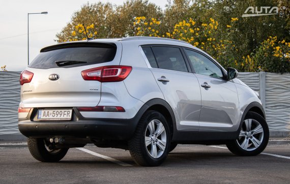 Kia Sportage 2.0 CRDi, 100kW (2013) / AJ NA SPLÁTKY / PROTIÚČET / 2013 stříbrná metalíza