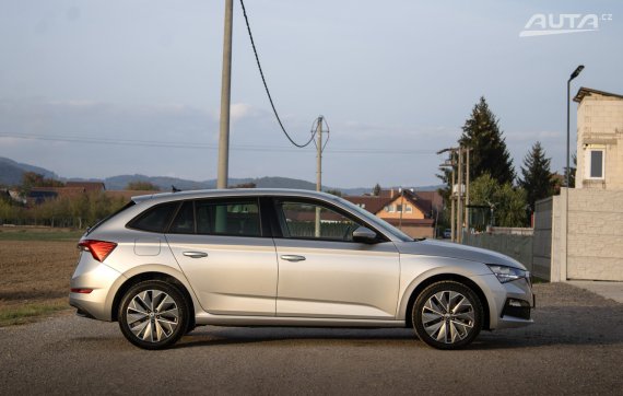 Škoda Scala 1.0 TSI 2023 stříbrná metalíza