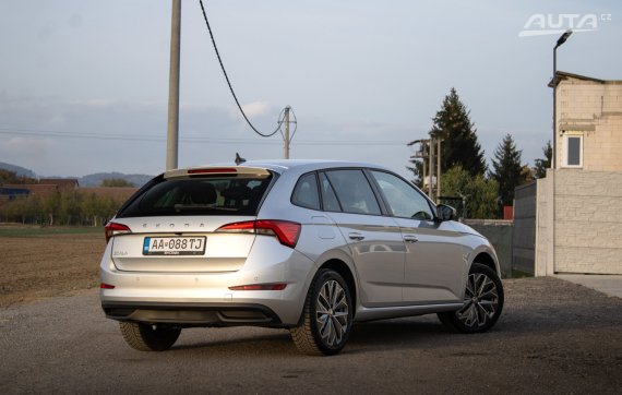Škoda Scala 1.0 TSI 2023 stříbrná metalíza