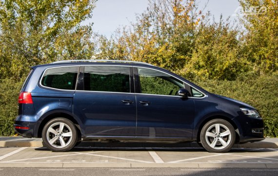 Volkswagen Sharan 2.0 TDI BMT 177k Highline, 130 kW, M6 / AJ NA SPLÁTKY / PROTIÚČET / 2015 modrá