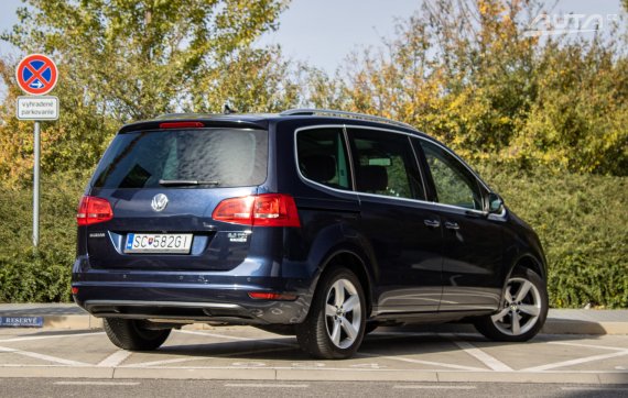 Volkswagen Sharan 2.0 TDI BMT 177k Highline, 130 kW, M6 / AJ NA SPLÁTKY / PROTIÚČET / 2015 modrá