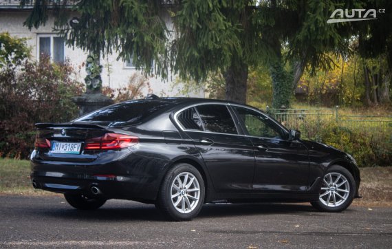 BMW Rad 5 520d G30, 140kW, M6 / AJ NA SPLÁTKY / PROTIÚČET / 2018 černá