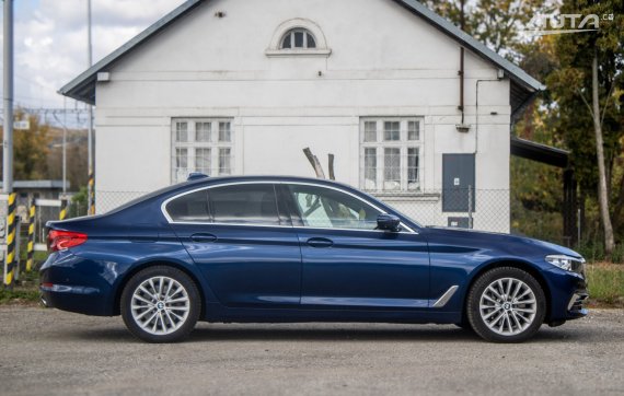BMW Rad 5 530d xDrive Luxury Line 195kW AT/8 2018 / AJ NA SPLÁTKY / PROTIÚČET 2018 modrá