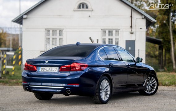 BMW Rad 5 530d xDrive Luxury Line 195kW AT/8 2018 / AJ NA SPLÁTKY / PROTIÚČET 2018 modrá