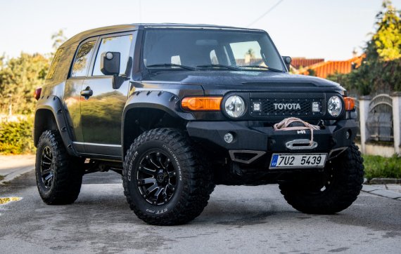 Toyota FJ Cruiser 2008 4x4 178kW AT / AJ NA SPLÁTKY / PROTIÚČET 2008 černá