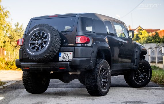 Toyota FJ Cruiser 2008 4x4 178kW AT / AJ NA SPLÁTKY / PROTIÚČET 2008 černá