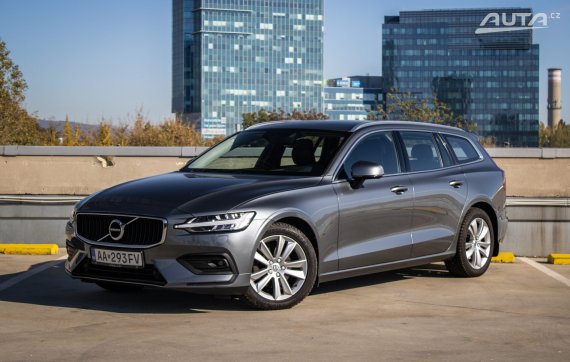 Volvo V60 B4 Momentum Pro A/T, 145 kW, A8, 5d. / AJ NA SPLÁTKY / PROTIÚČET / 2021 - hlavní pohled
