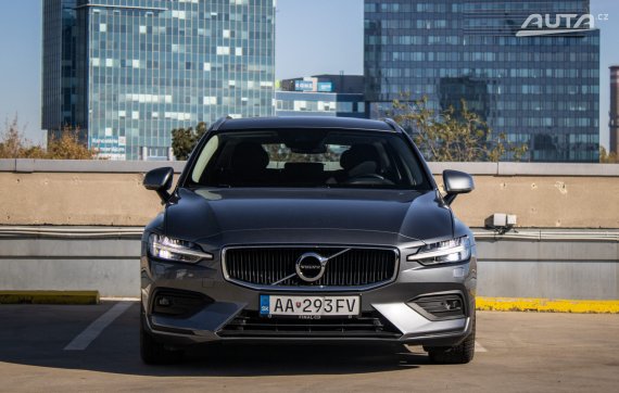 Volvo V60 B4 Momentum Pro A/T, 145 kW, A8, 5d. / AJ NA SPLÁTKY / PROTIÚČET / 2021 šedá