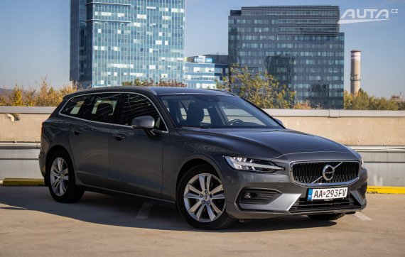 Volvo V60 B4 Momentum Pro A/T, 145 kW, A8, 5d. / AJ NA SPLÁTKY / PROTIÚČET / 2021 šedá
